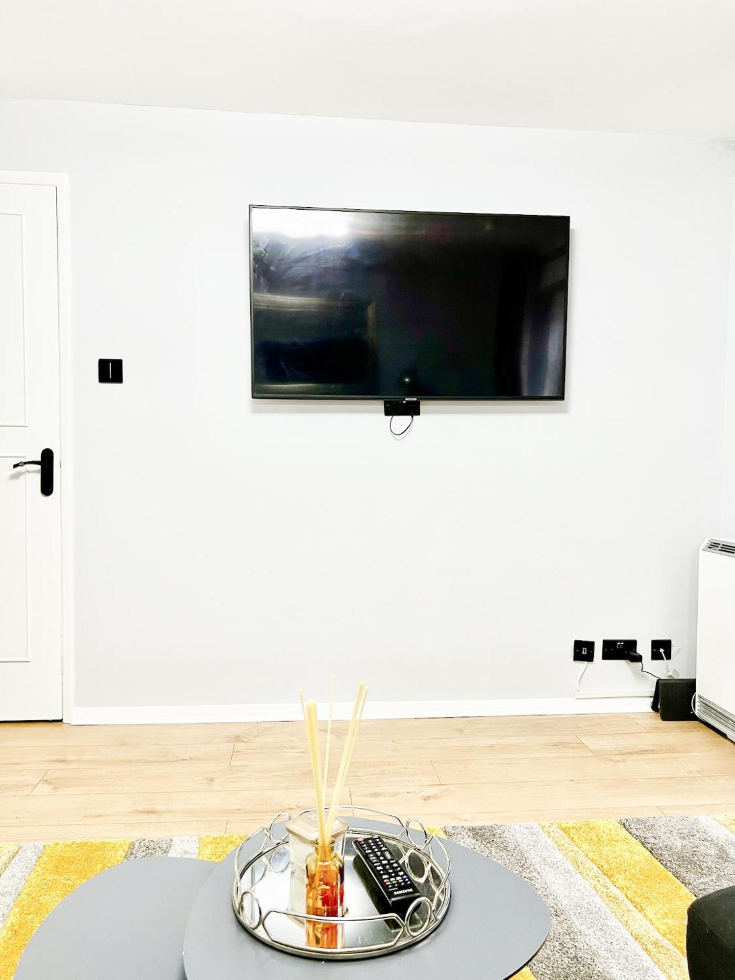 Beautiful Apartment In Beckton With Private Entrance And Garden London Exterior photo