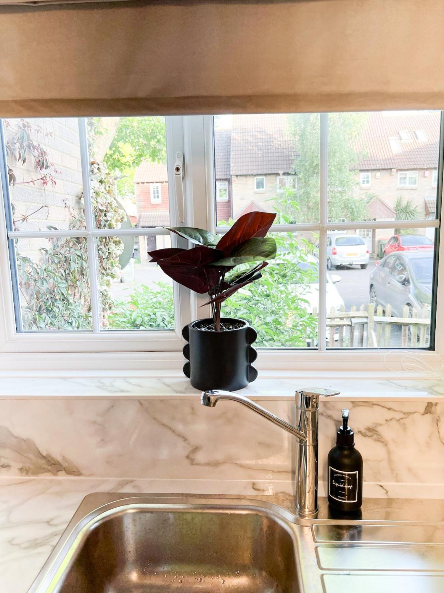 Beautiful Apartment In Beckton With Private Entrance And Garden London Exterior photo